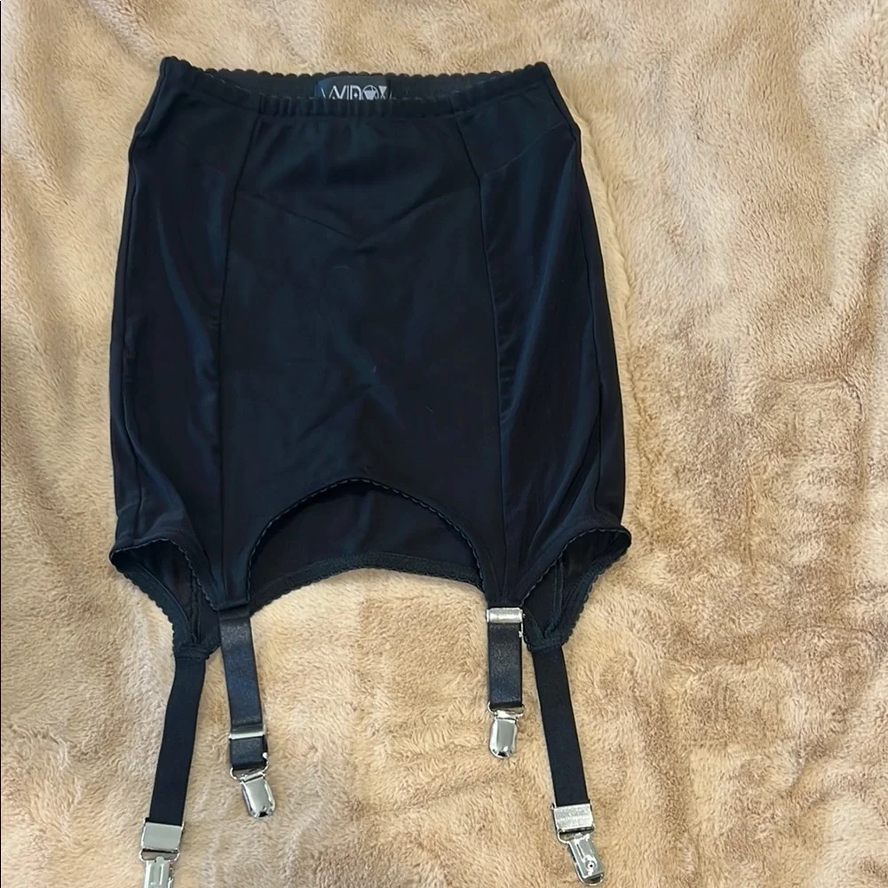 Black Garter Belt with Silver Clips - Picture 1 of 6